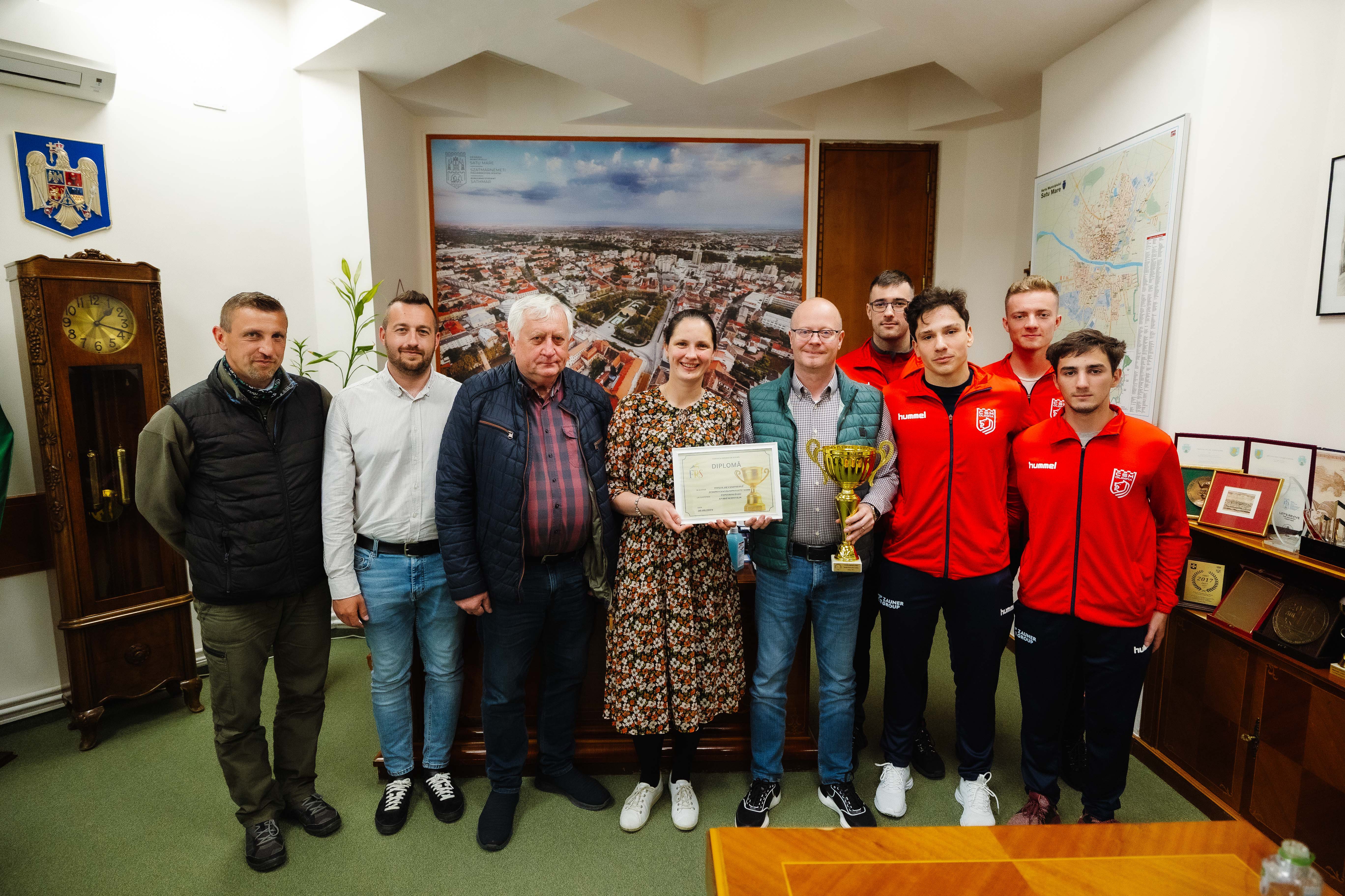 Echipa de spadă a clubului CSM Olimpia a oferit orașului Cupa României